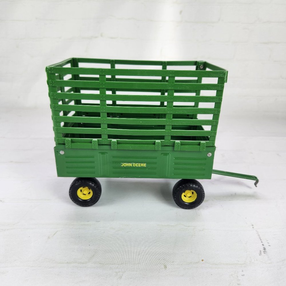 Vintage Ertl John Deere Bale Throw Wagon | 1/16 Scale